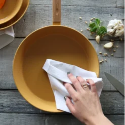 ECTOR Poêle Revêtue Céramique Jaune Induction Manche Bois D24