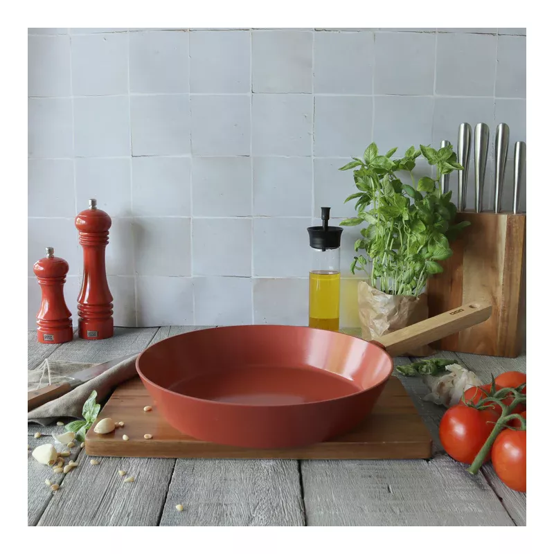 ECTOR Poêle Revêtue Céramique Paprika Induction Manche Bois D20 4 ECTOR Poêle Revêtue Céramique Paprika Induction Manche Bois D20 – Image 4