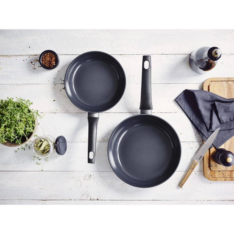 KURO Poêle En Fonte D'Aluminium Revêtement Céramique Anti-adhérent BEKA D24 Cm 6 KURO Poêle En Fonte D'Aluminium Revêtement Céramique Anti-adhérent BEKA D24 Cm – Image 6