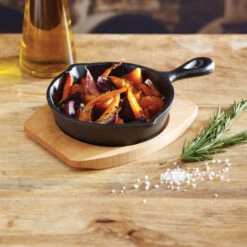 Kitchen Craft Mini Poêle Fonte Service Avec Planche En Bois 20cm -BEKA Soldes Magasin mini poele fonte service avec planche en bois 20cm 3