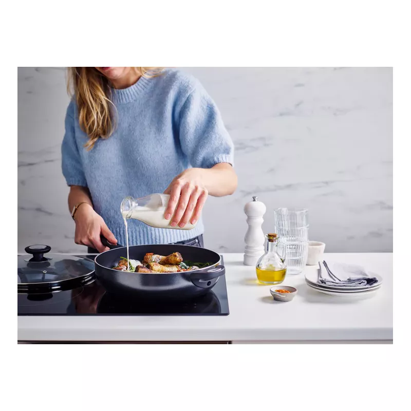 PRO INDUC Sauteuse Corps Alu ép 3mm Revêtement Céramique Induction + Couvercle BEKA D28 8 PRO INDUC Sauteuse Corps Alu ép 3mm Revêtement Céramique Induction + Couvercle BEKA D28 – Image 8